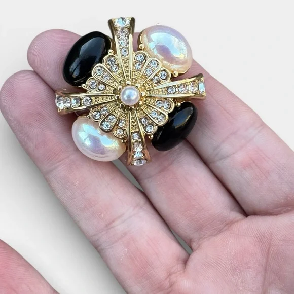 VINTAGE Onyx and Faux Mabe Pearl Cabochon Earrings - Picture 7 of 12